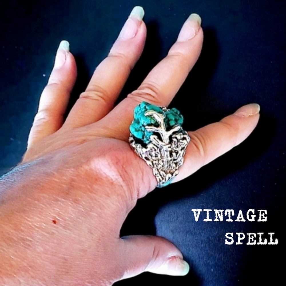 Vintage Spell Desugns Large Turquoise Bohemian Silvertone Statement Ring 8.5 USA